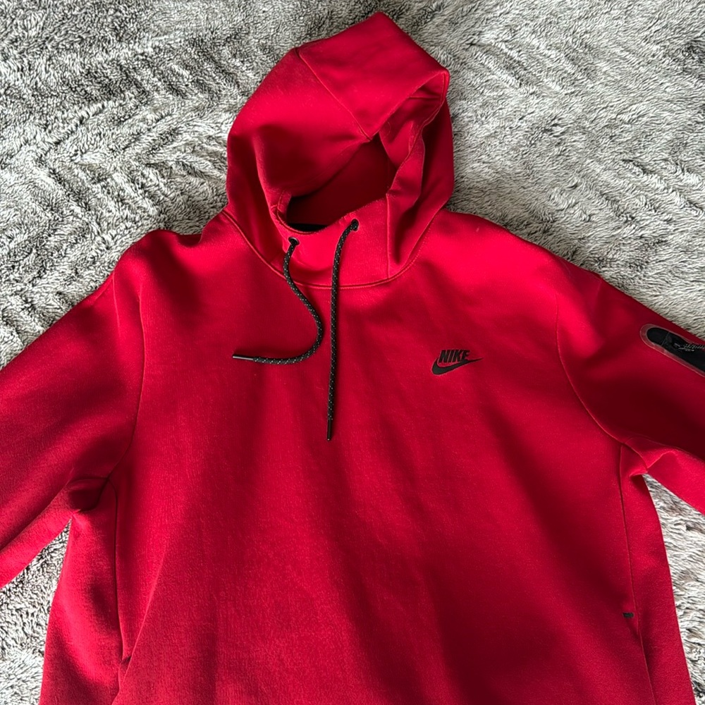 Nike - tech fleece